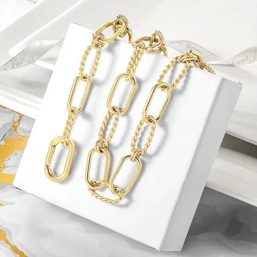THREADER INTERLOCKING NECKLACE    My Store